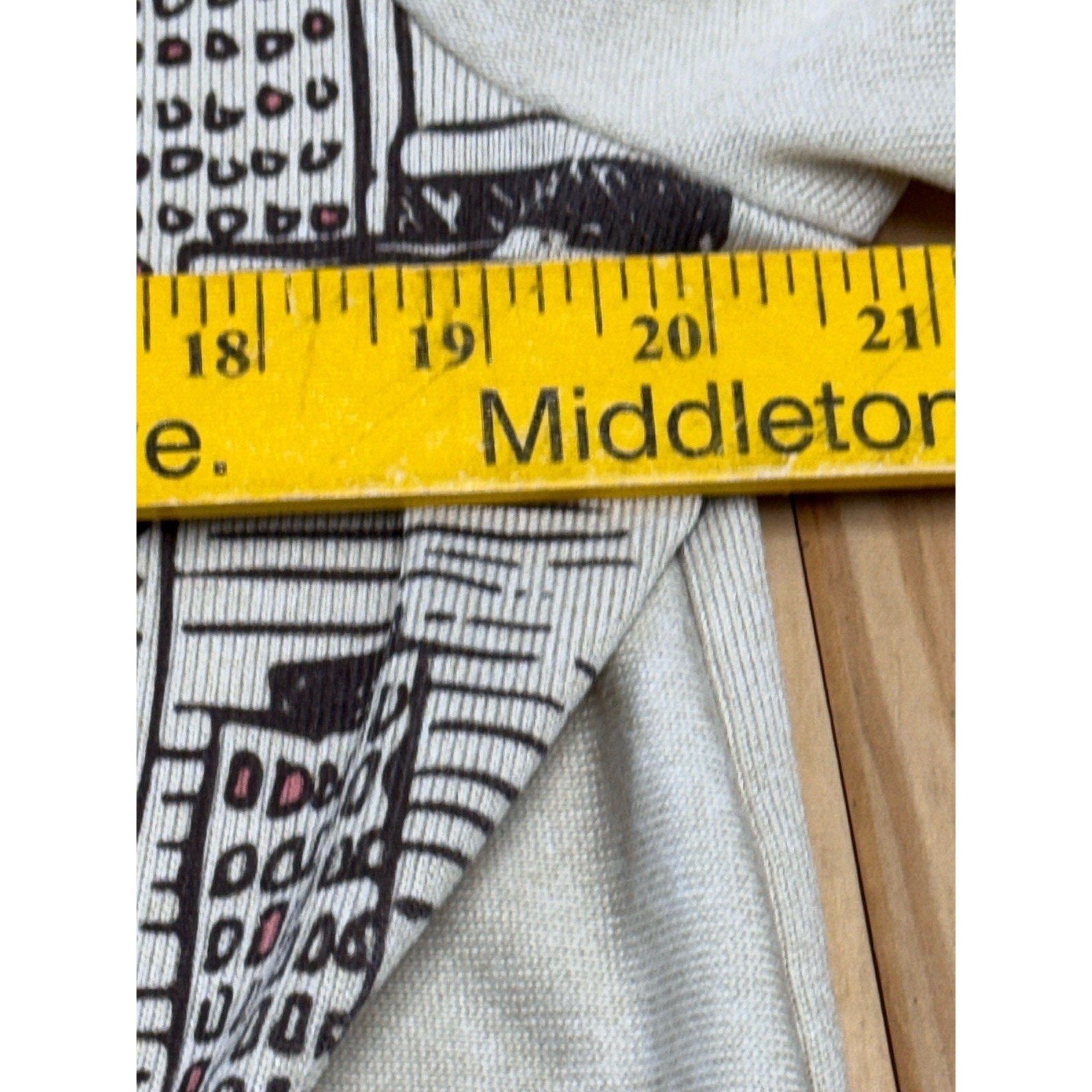 Kiss & Fly City Scape Fashion Theme Rhinestone Long Sleeve Top Women's Size L