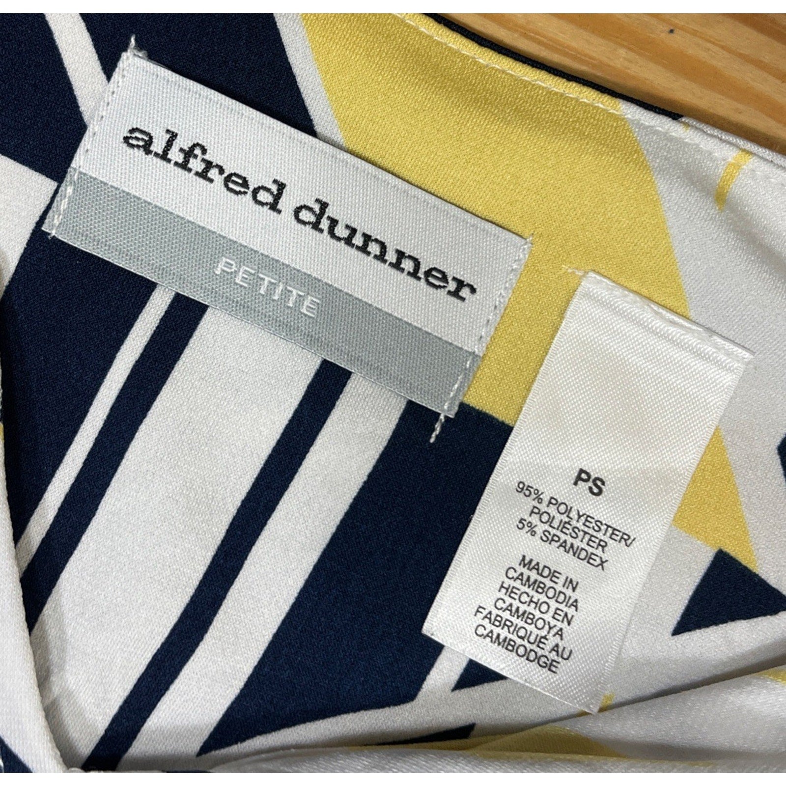 Alfred Dunner Women’s Blue and Yellow Triangle Striped Design V Neck Lace 3/4 PS