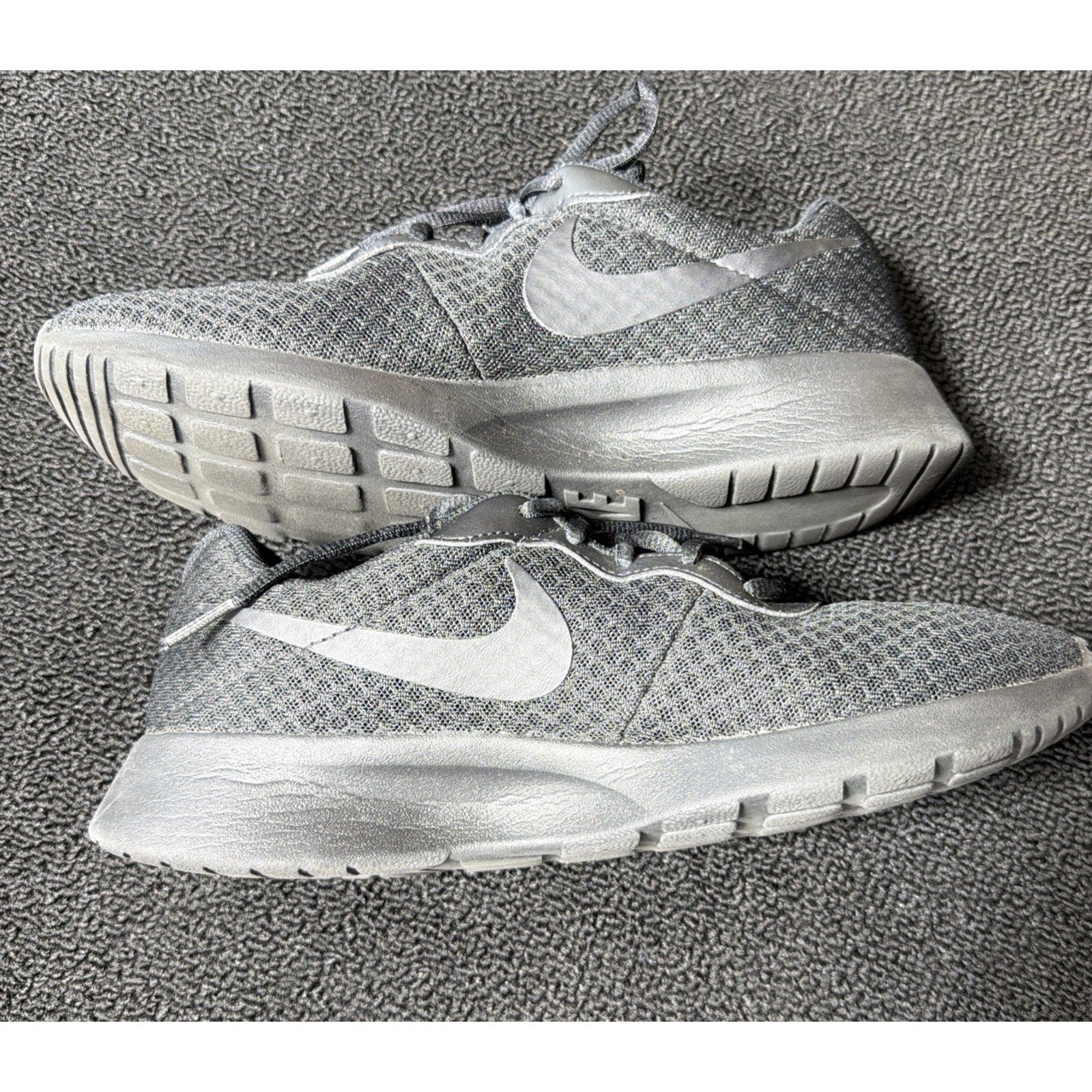 Nike Tanjun DJ6257-002 Womens 9 Running Shoes Black Athletic Sneaker