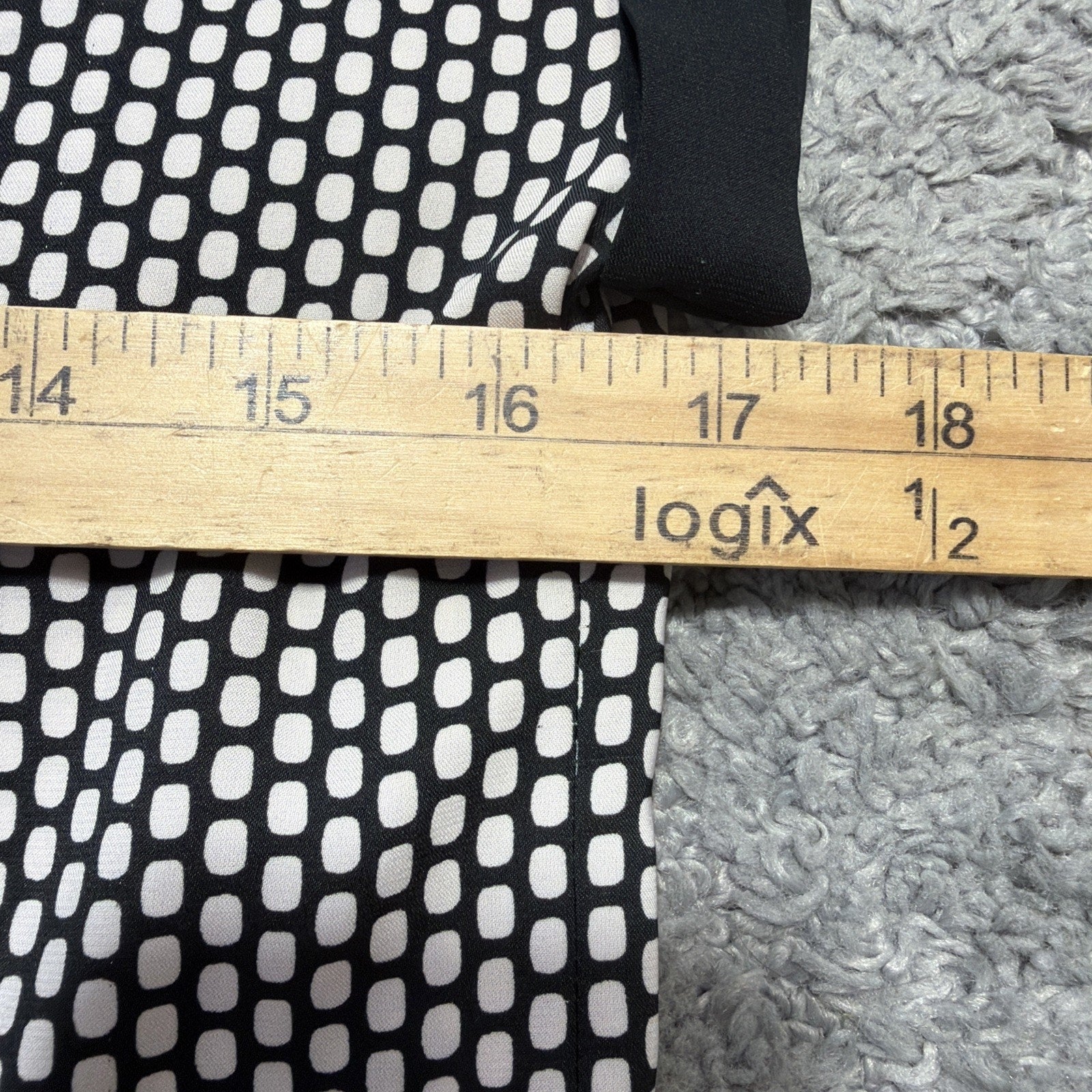 Express Top blouse shirt Black White Geometric Design Short Sleeve Zip Front XS