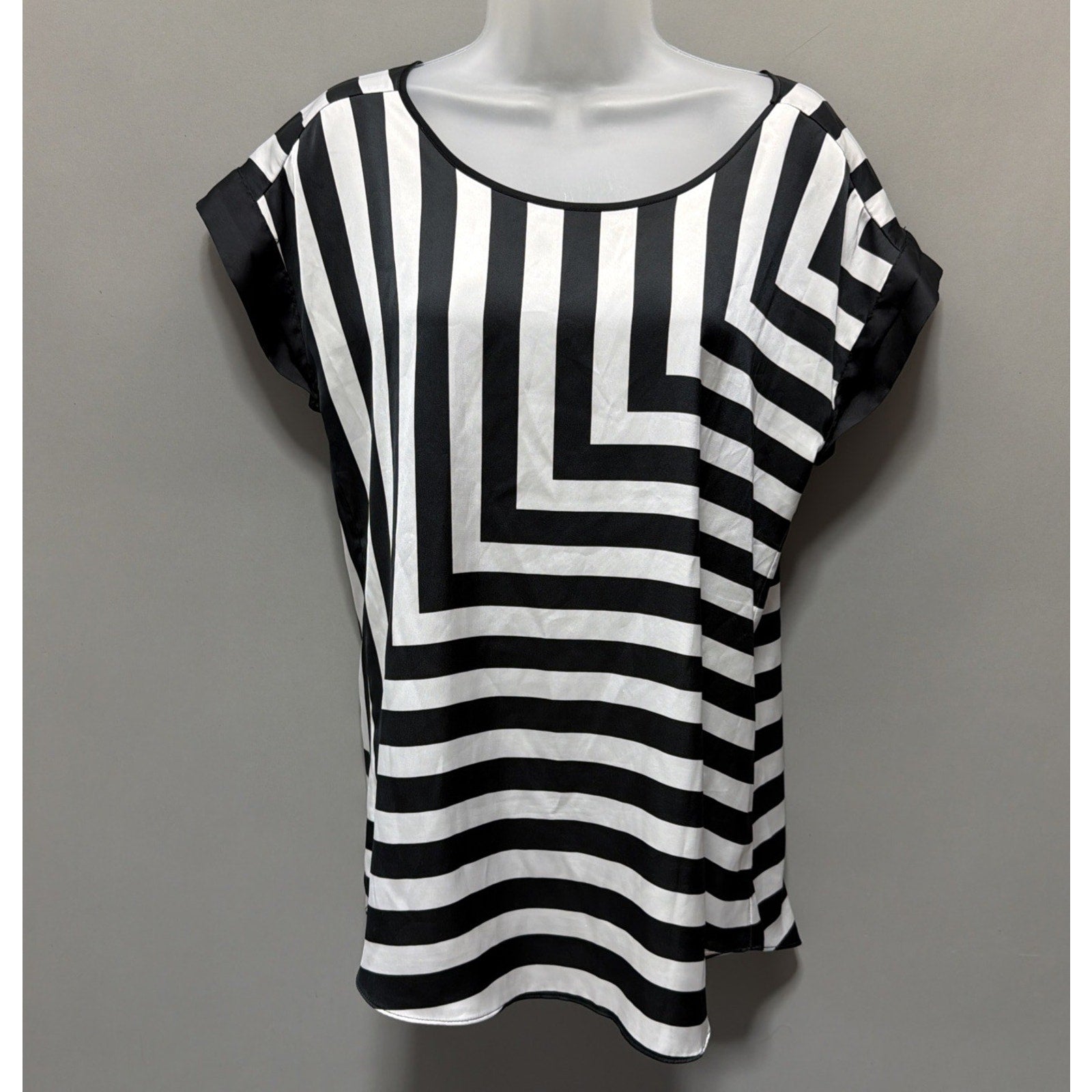 Express Women's Black And White Short Sleeve Shirt Blouse stripes Size Medium