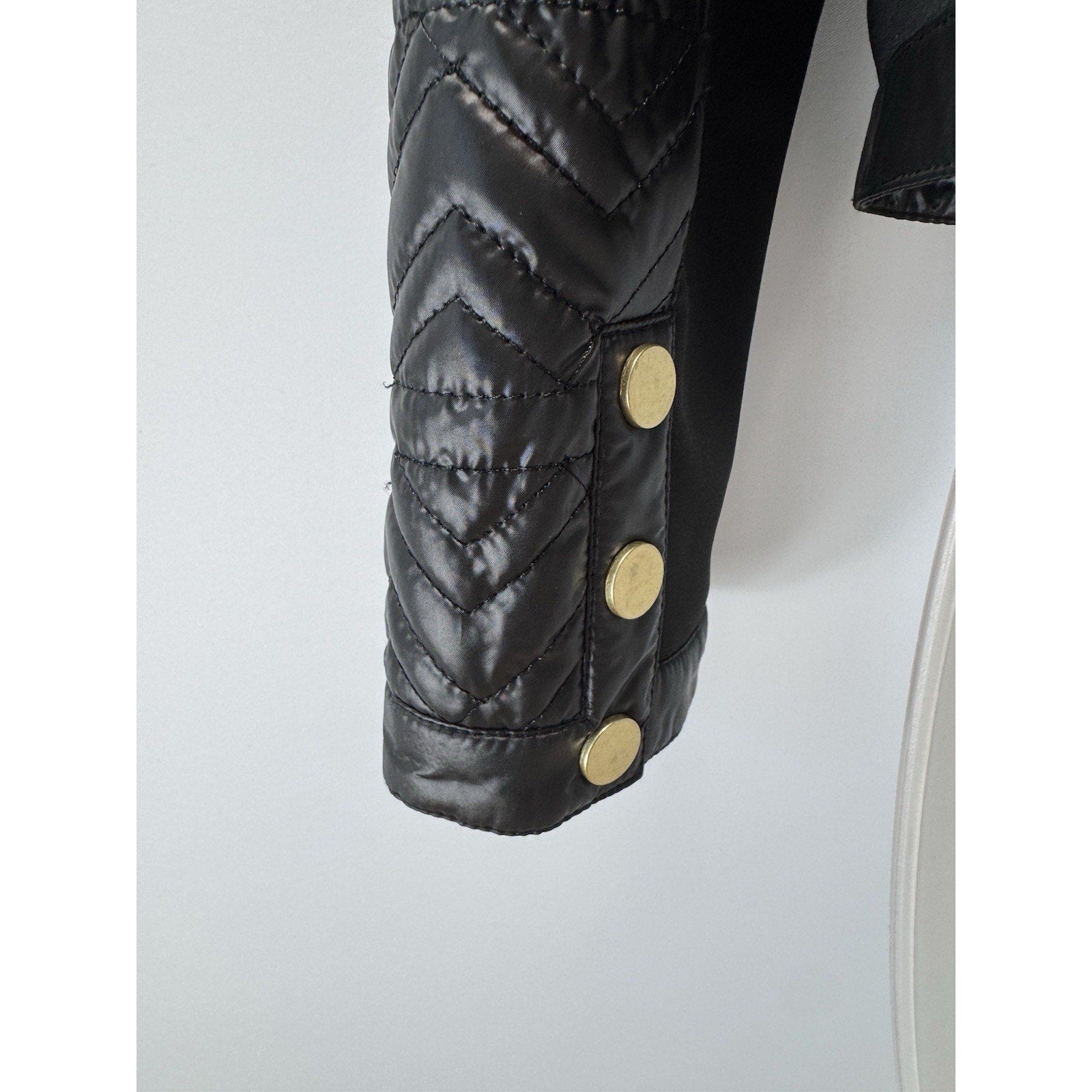 Chico’s Women’s Size 0/S Chevron Quilted Jacket Stretch Side Gold Buttons