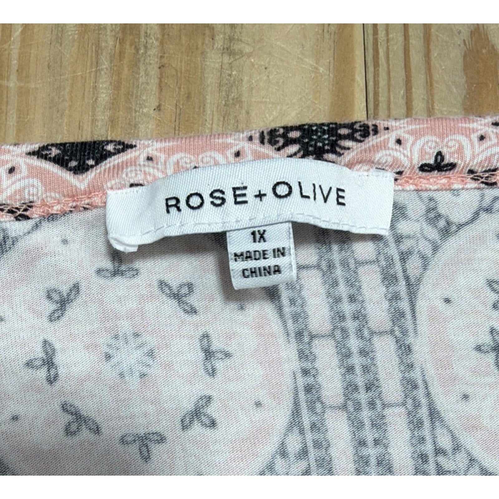 Rose + Olive Scoop Neck Top Womens 1X Pink Floral Bell Sleeve Knit Cottagecore