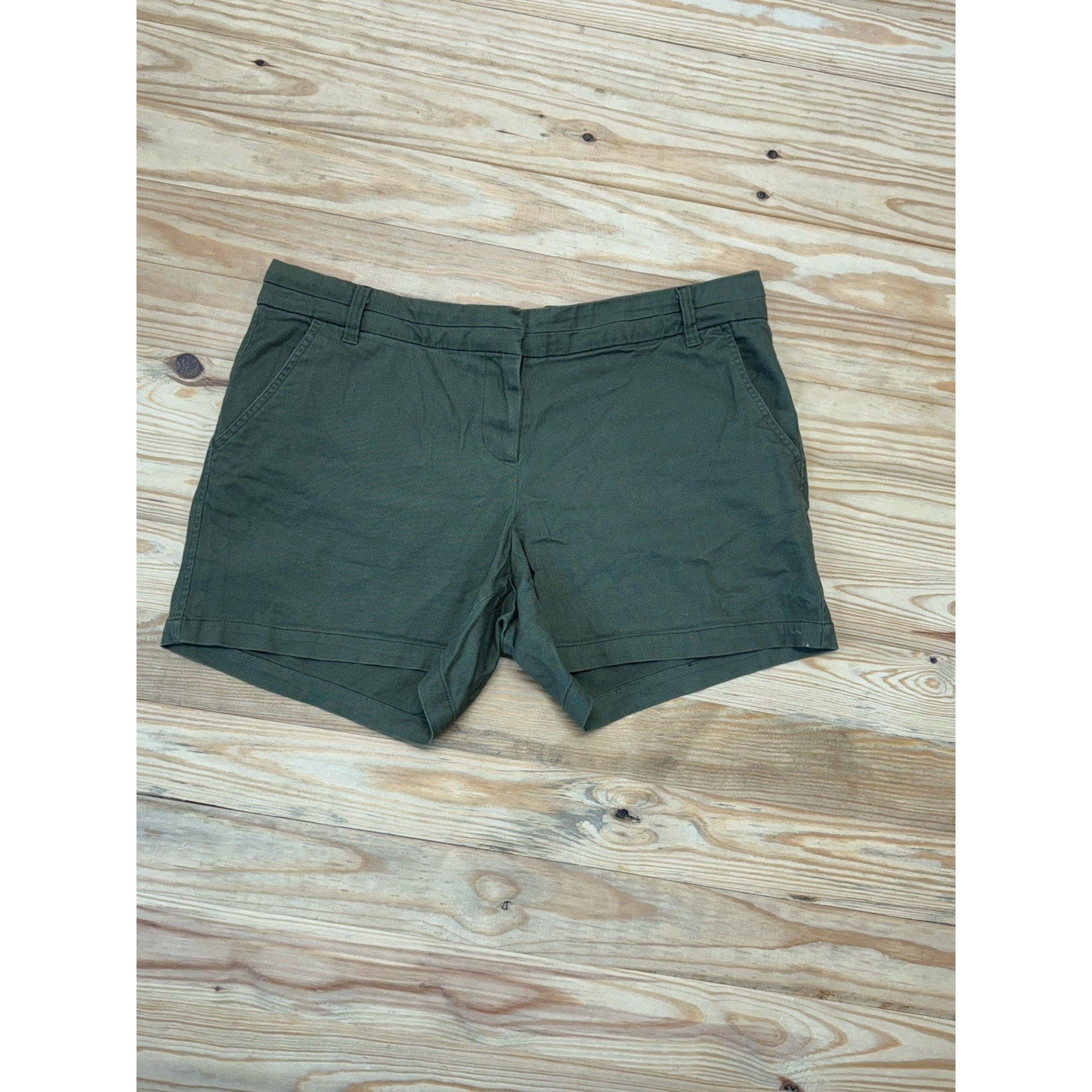 Simply Styles Women’s Mid Rise Chino Shorts Size 12 Olive Green