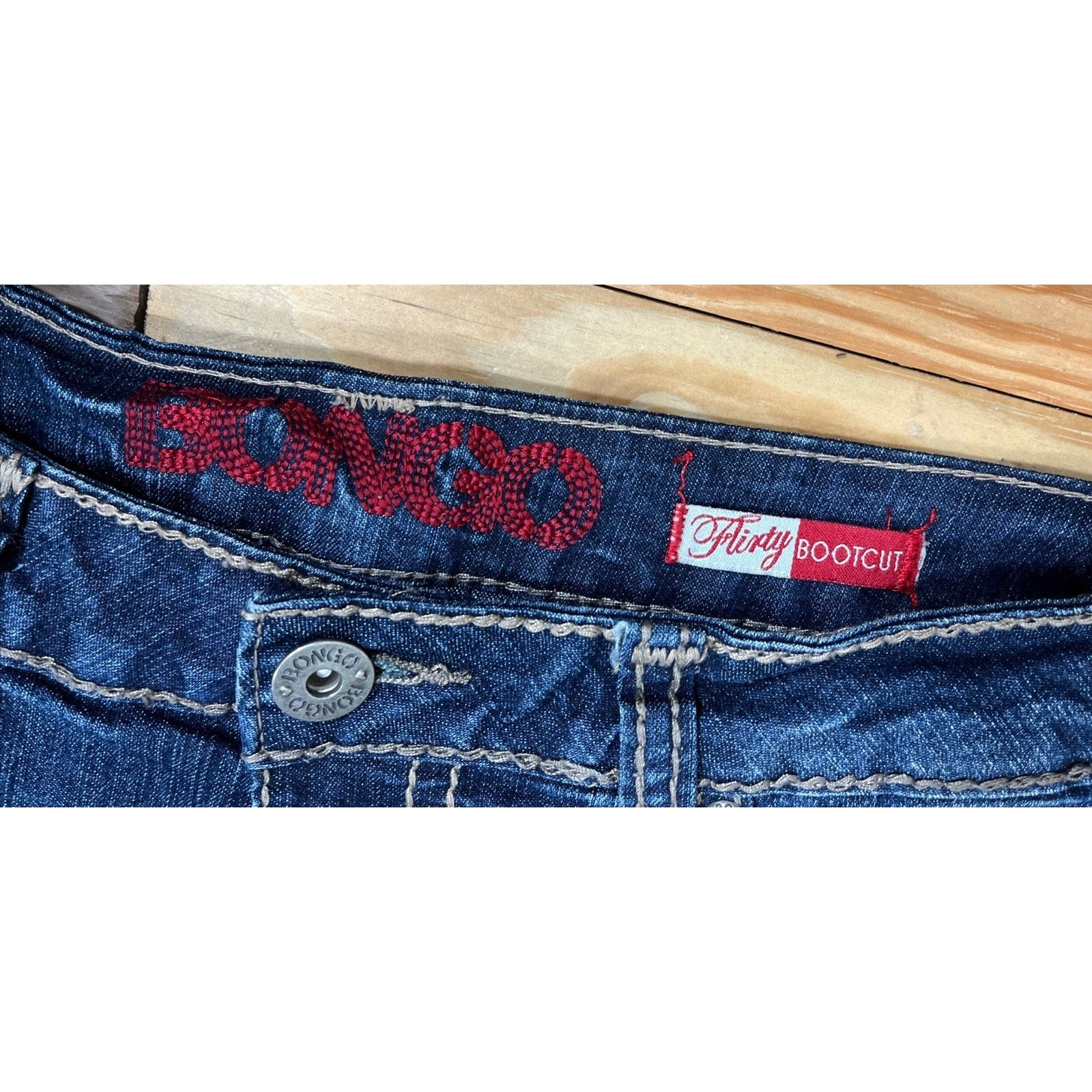 Bongo Jeans Women's 9 Flirty Bootcut Leg Stretch Whiskering Crinkle Wrinkle Dark