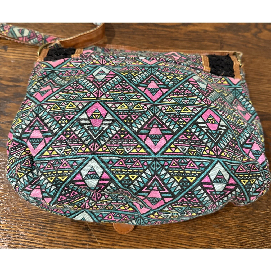 Lulu Women's Purse Handbag Tote RN#93858 Blue pink Brown And Black. Well Loved