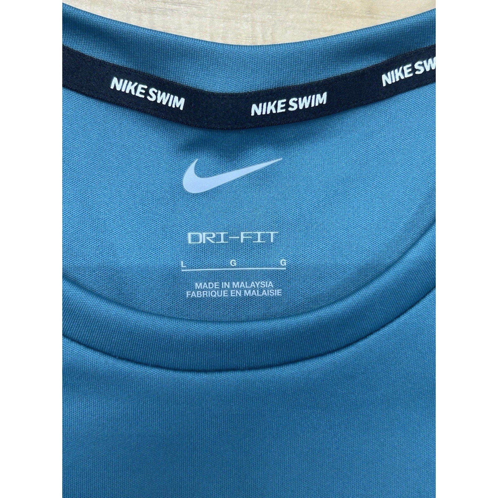 Nike Swim Shirt Womens Large Dri fit Green Short Sleeve Swoosh Training.