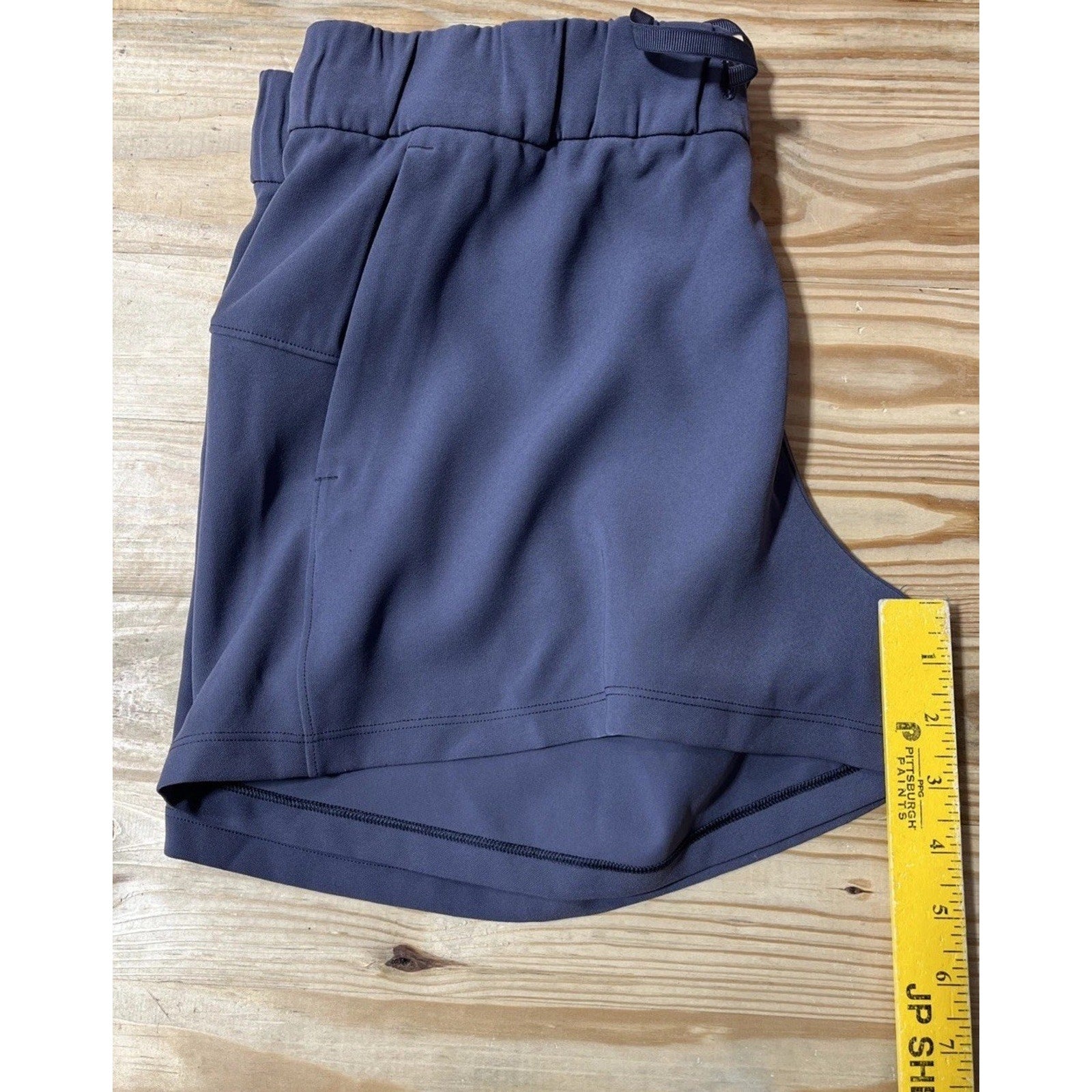 Lululemon On The Fly Short 2.5" Size 10 Gray