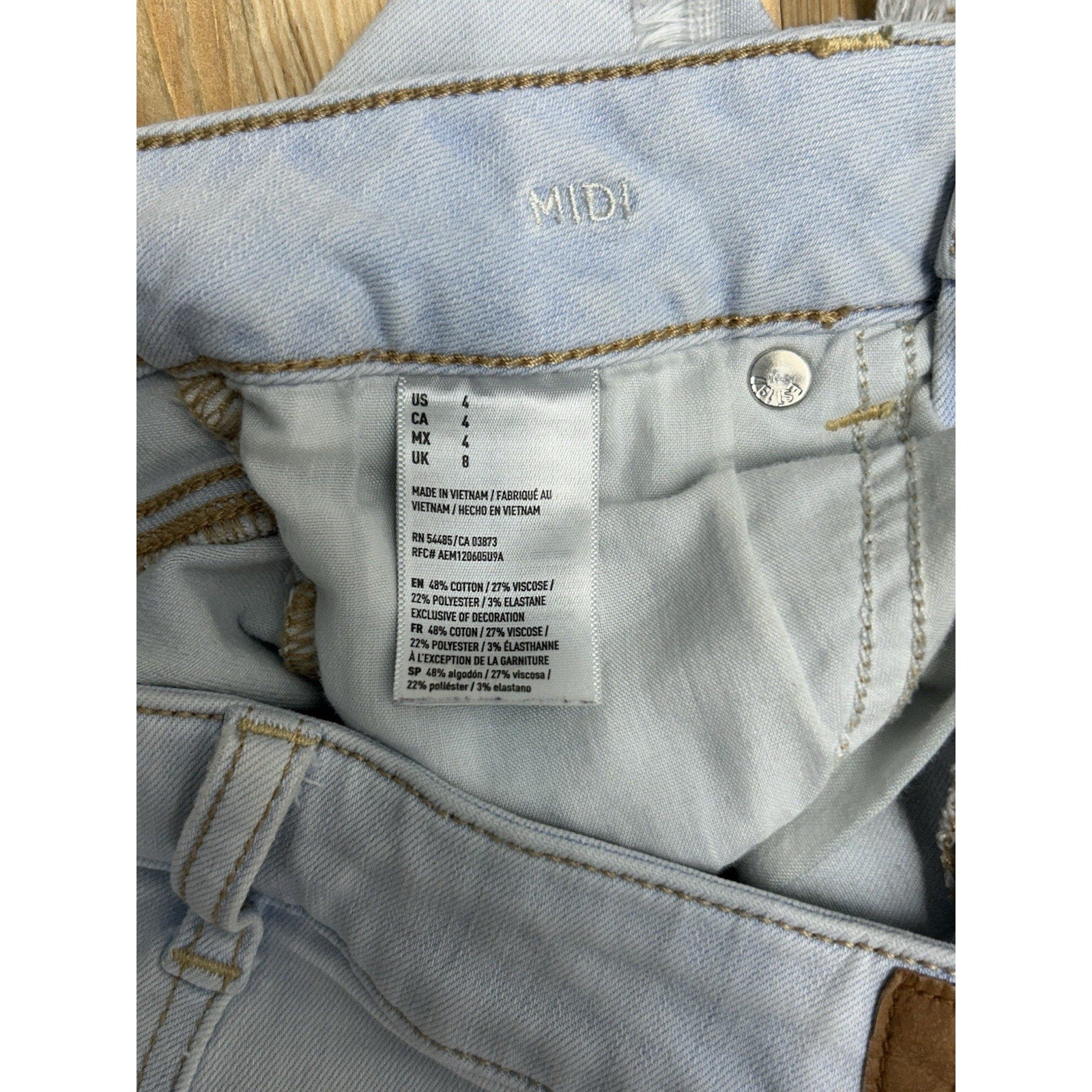 American Eagle Outfitters Midi Denim Light Blue Short Size 4
