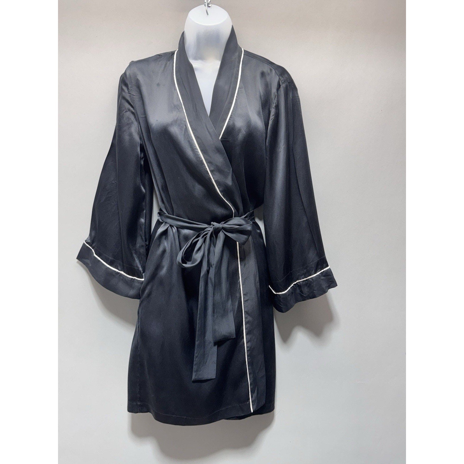 August Silk Intimates Black Silk Wrap Robe White Piping Women’s Size M Kimono