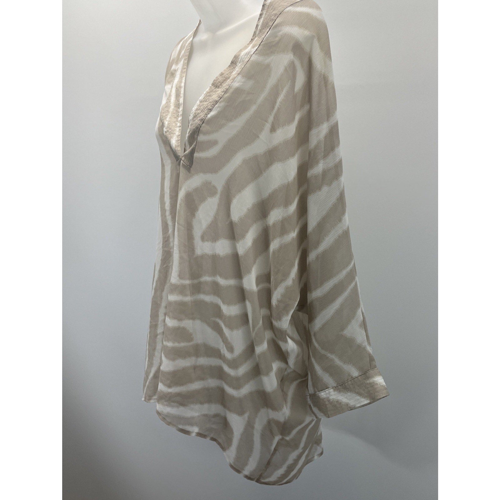 Chicos Blouse Tan Size 1 Sheer Animal Flowy Lagenlook Artsy Popover Neutral Tank