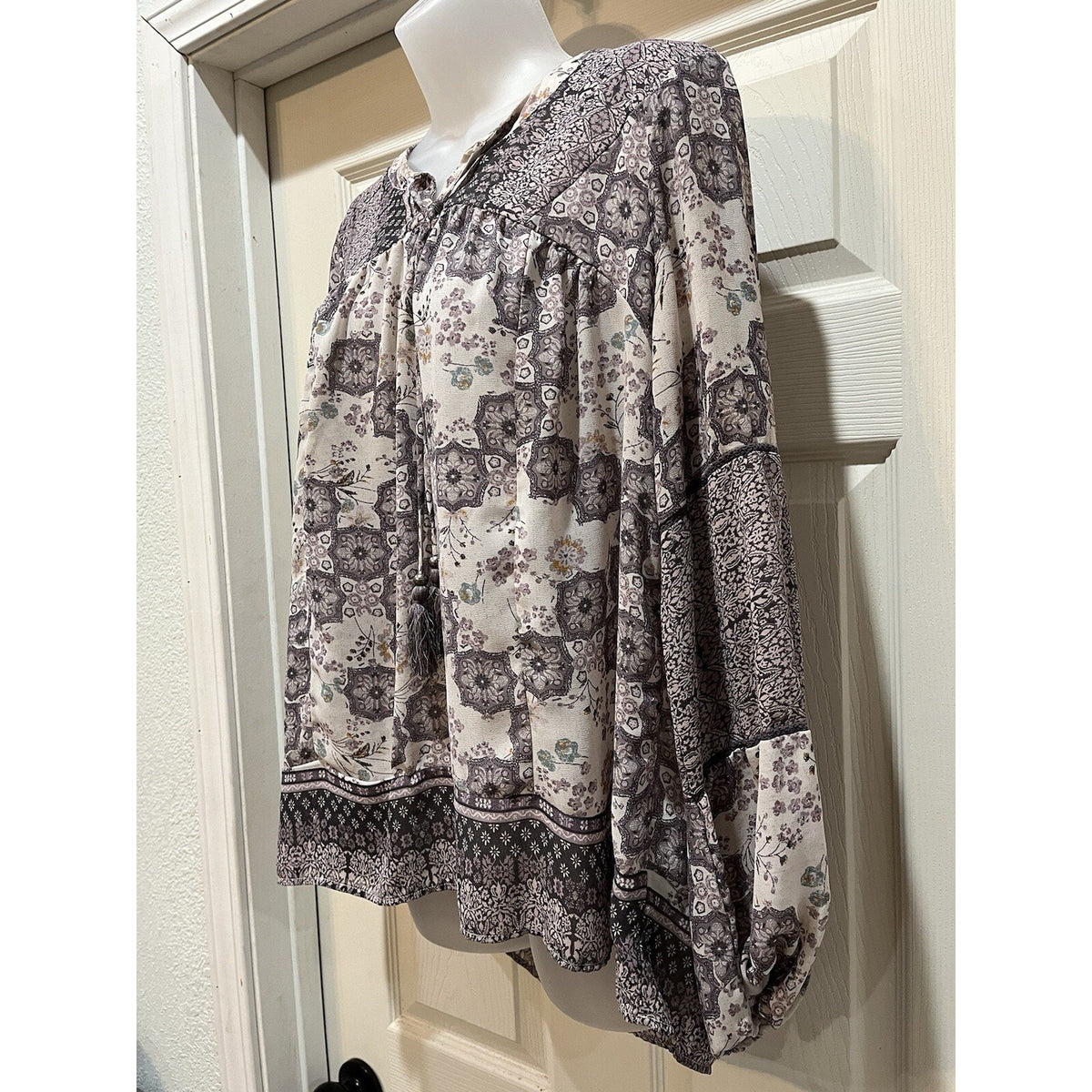 Knox Rose Semi Sheer Boho Top Womens Sz M Purple Floral Bishop Sleeve Tassel