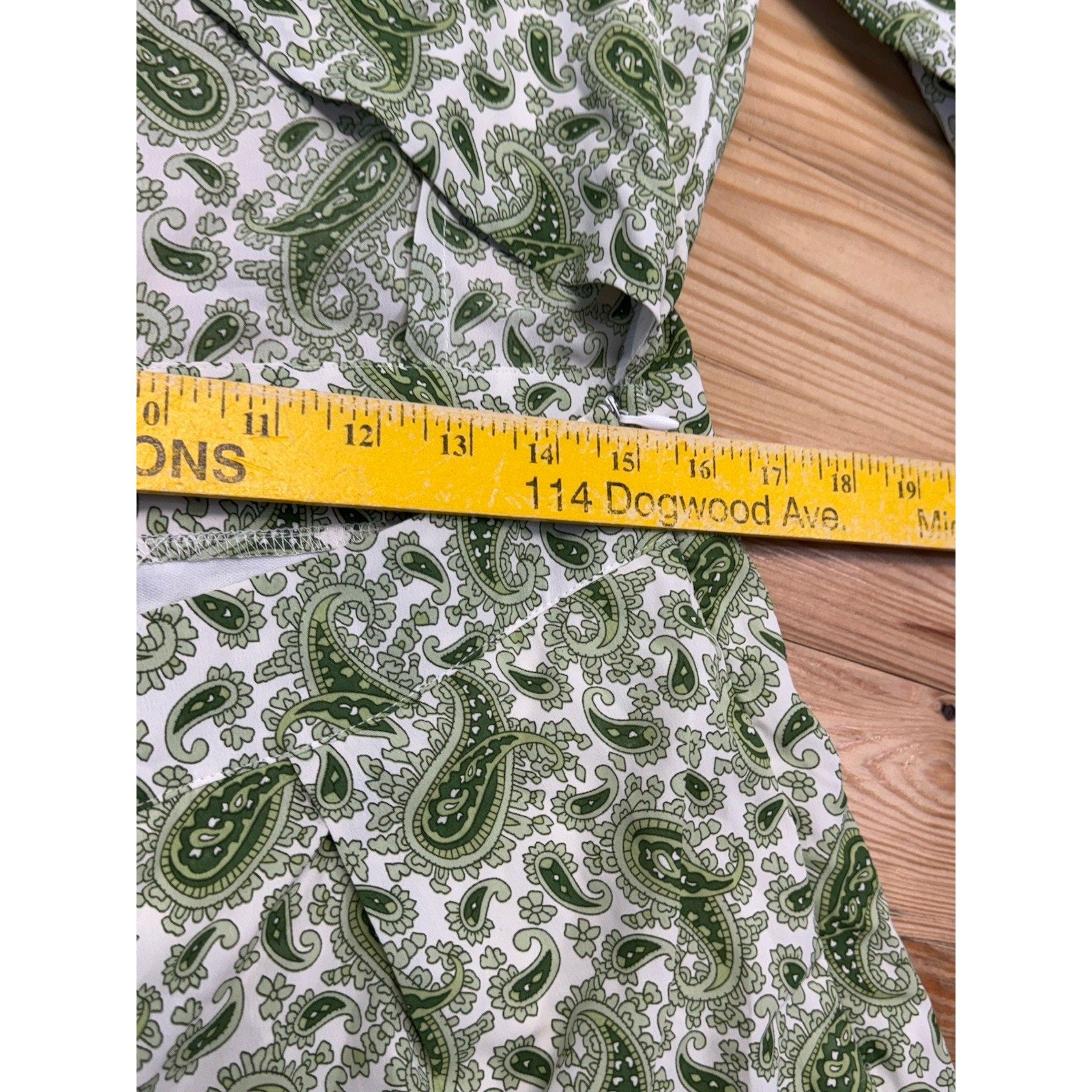 Boohoo Jumpsuit Green Paisley Green Shorts Dress Tied Front Women’s Size 12 NWT