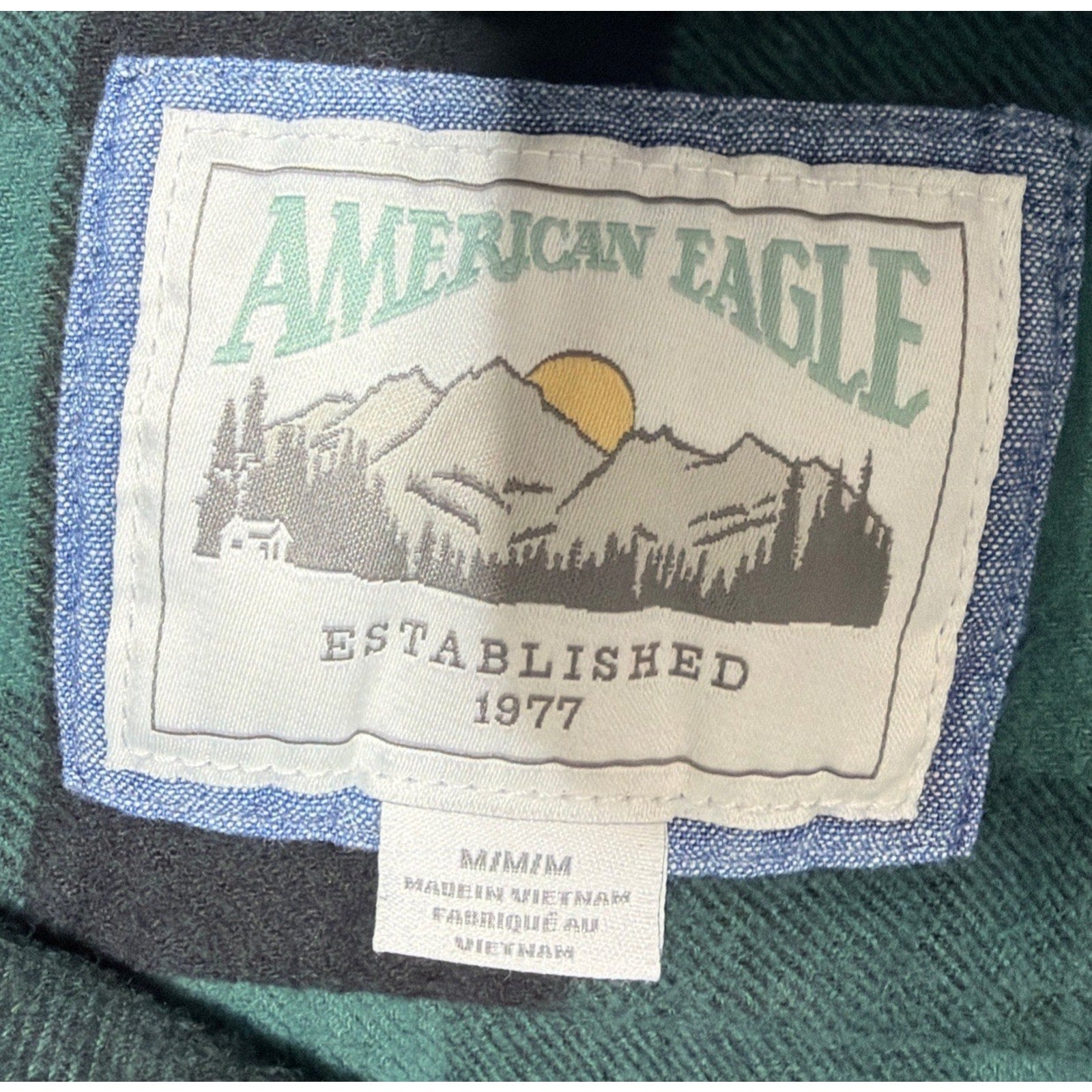 American Eagle Heavyweight Flannel Button Up Shirt LS Green Black Plaid Mens M