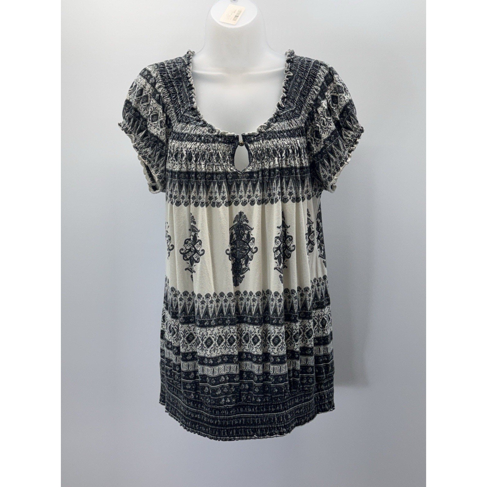 Cato Women’s Top Shirt Blouse Size 18/20 Black Short Sleeve Stretch Pullover