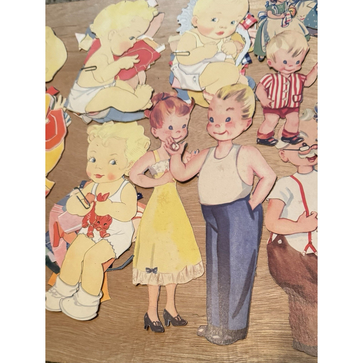 Huge Vintage Paper Dolls Lot 1930s 40s 50s Dolls Clothes Outfits Ephemera 100+