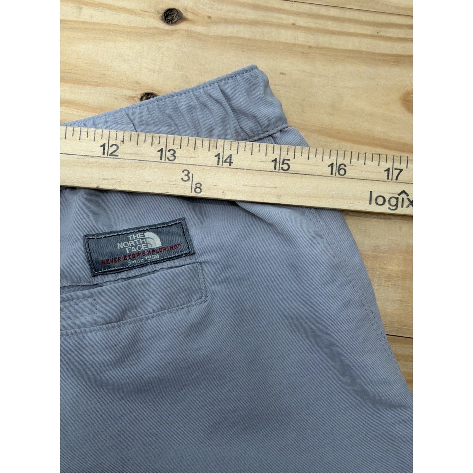 The North Face Womens Grey Cargo Outdoor Button Shorts! Size Large