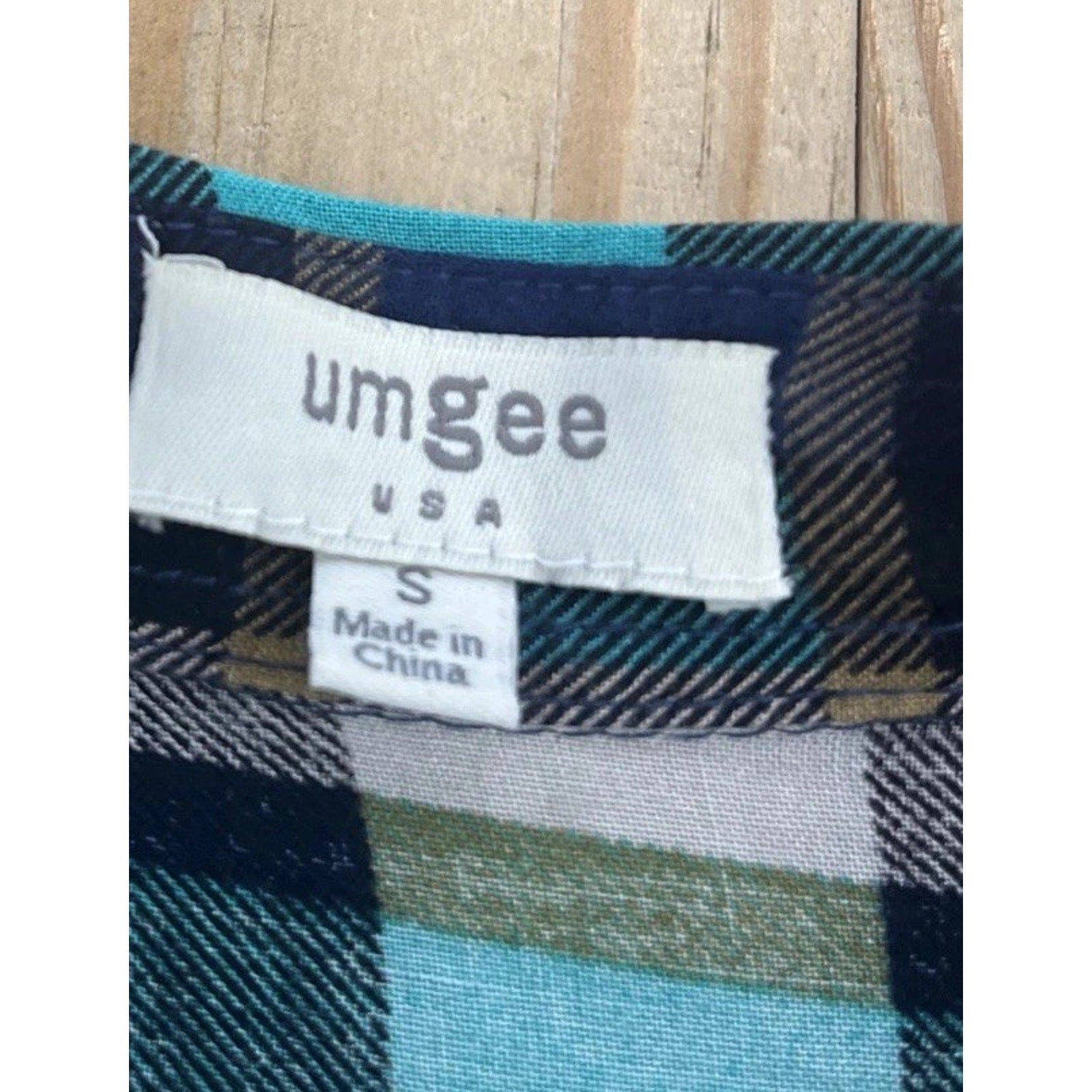 Umgee curvy Plaid Tunic with Lace blue green flannel button down Small