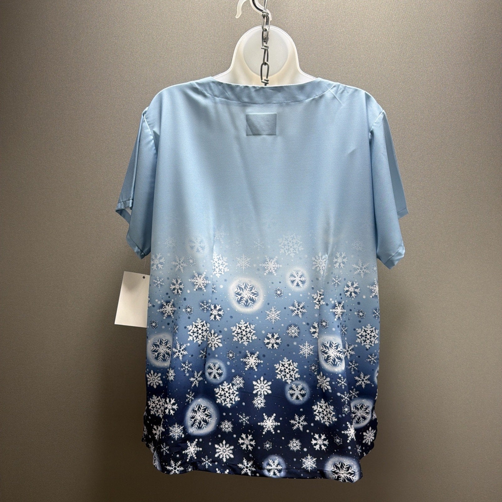 UA Scrubs Butter Soft Women's L Scrub Top Snowflake Blue Winter Christmas Stretc