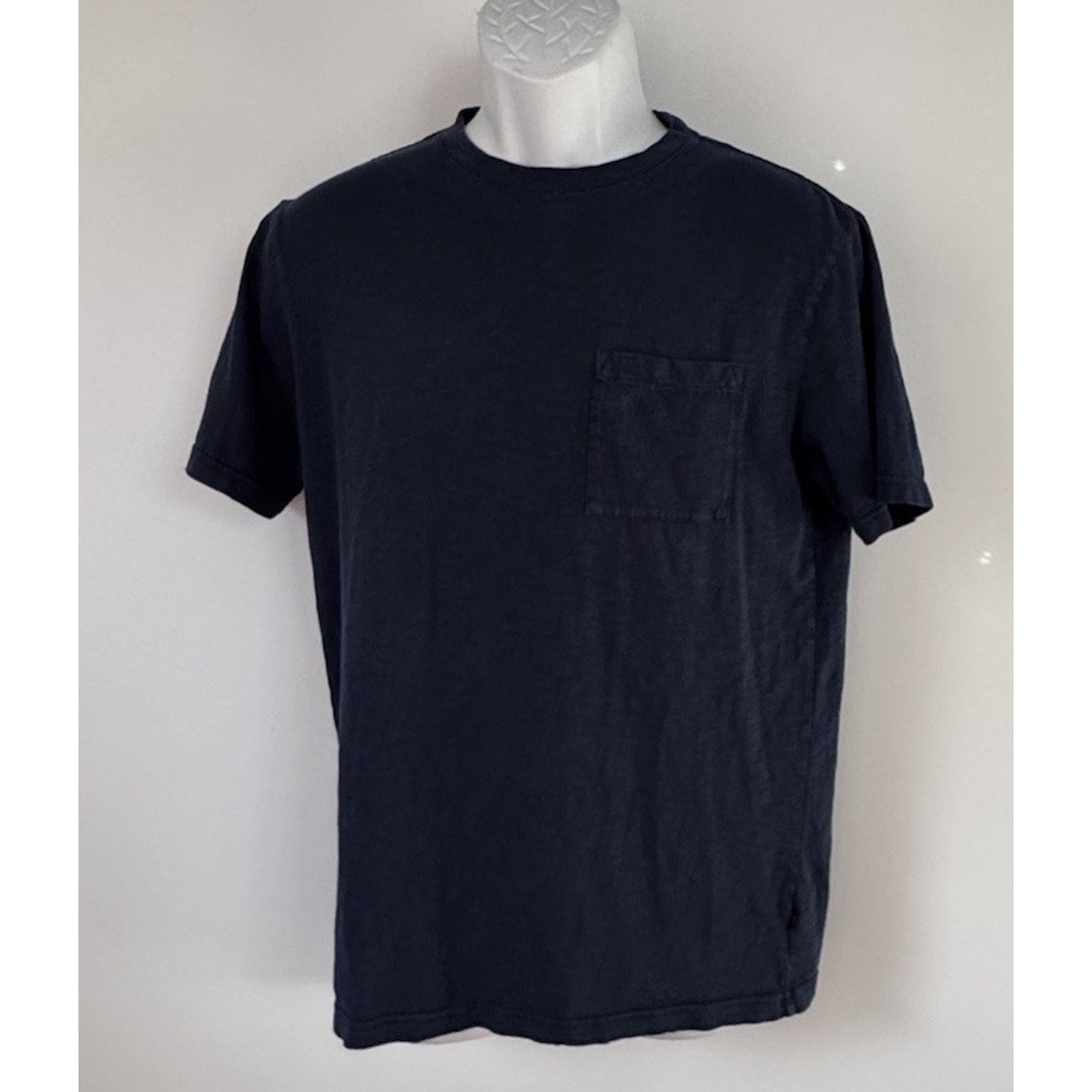 AMERICAN EAGLE AE MEN'S ATHLETIC FIT T-SHIRT NAVY BLUE SMALL