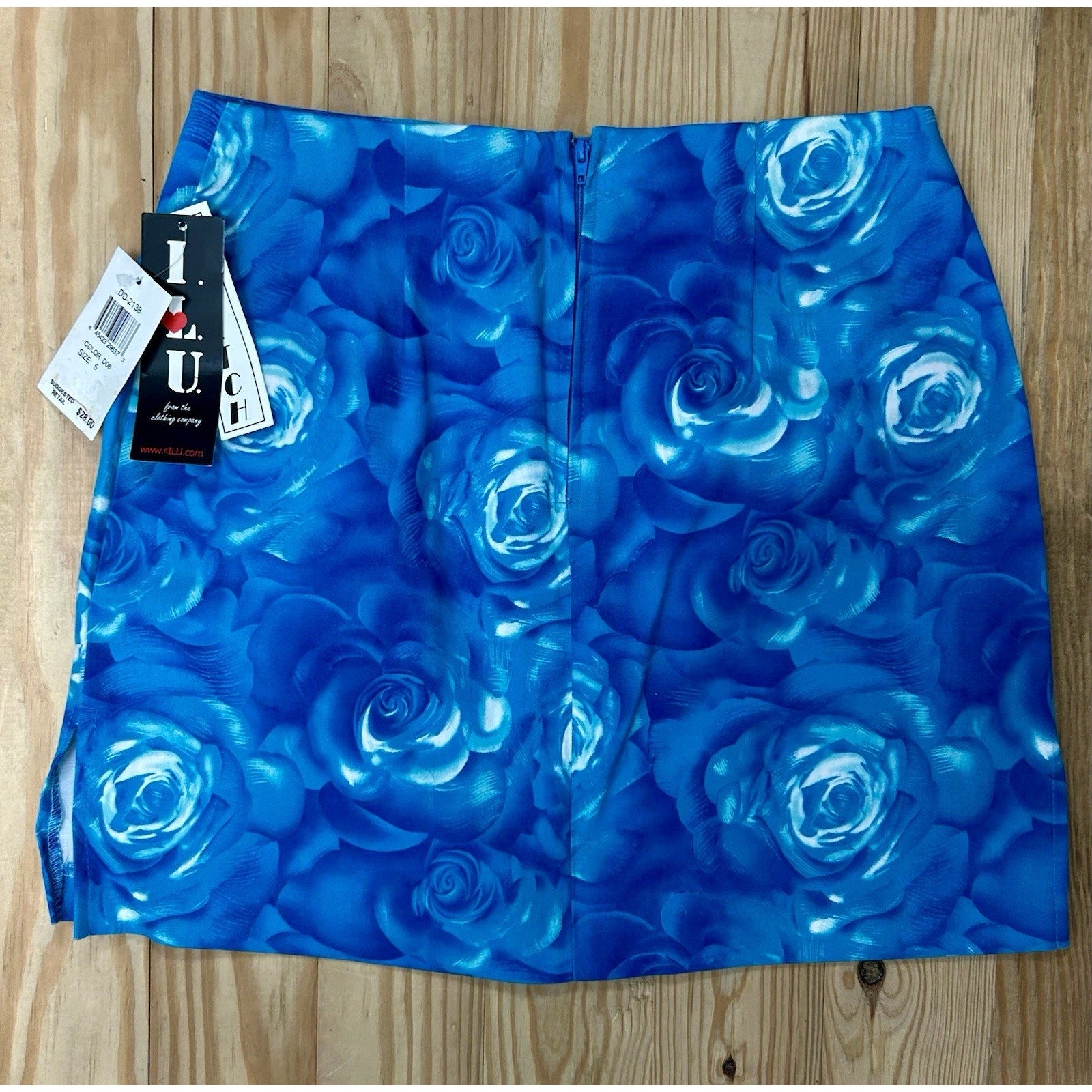 Women's Mini Skirt Size 5 Blue & White Floral Mini Preppy Colorful New W Tags.