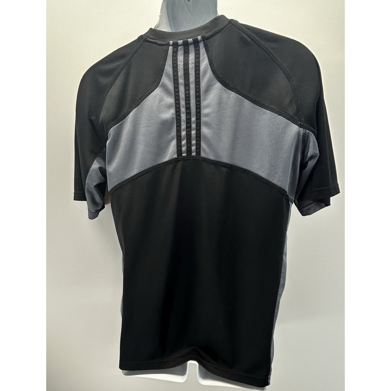 Adidas Black Gray Pullover Three Stripes Top Mens Size Medium Mesh Short Sleeve.