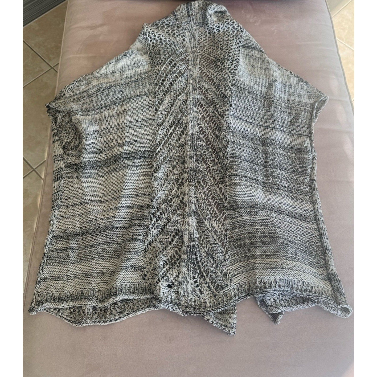 YA LOS ANGELES Open Front Short Sleeve Cardigan Gray Laced Knit Women’s Medium