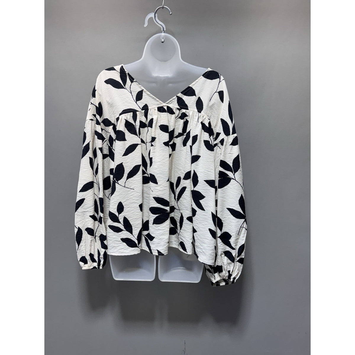 Ces Femme Abigail Top White With Black Floral Design Long Sleeve Women’s Medium