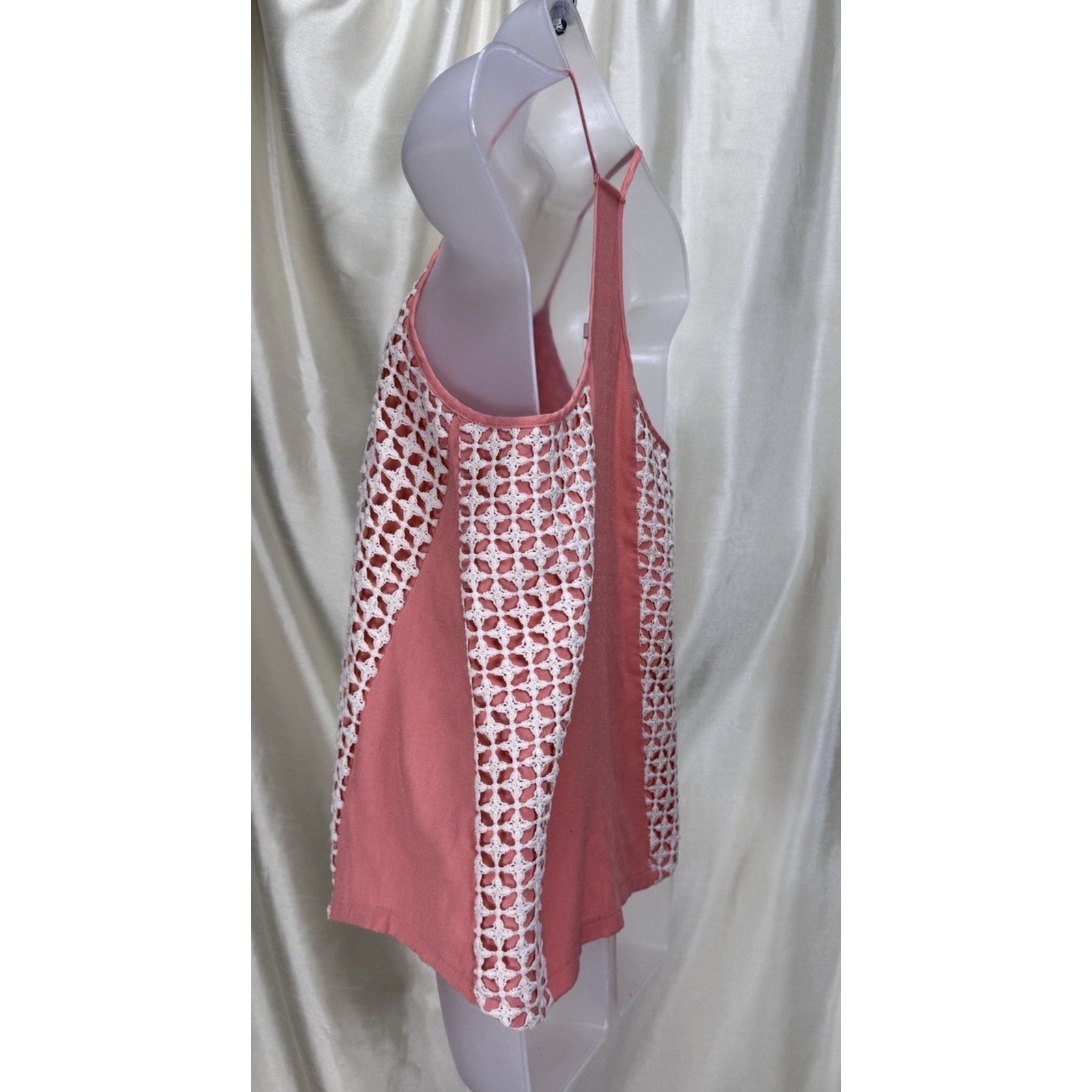 Mi Ami Peach & Ivory Geometric Crochet Small Tank top