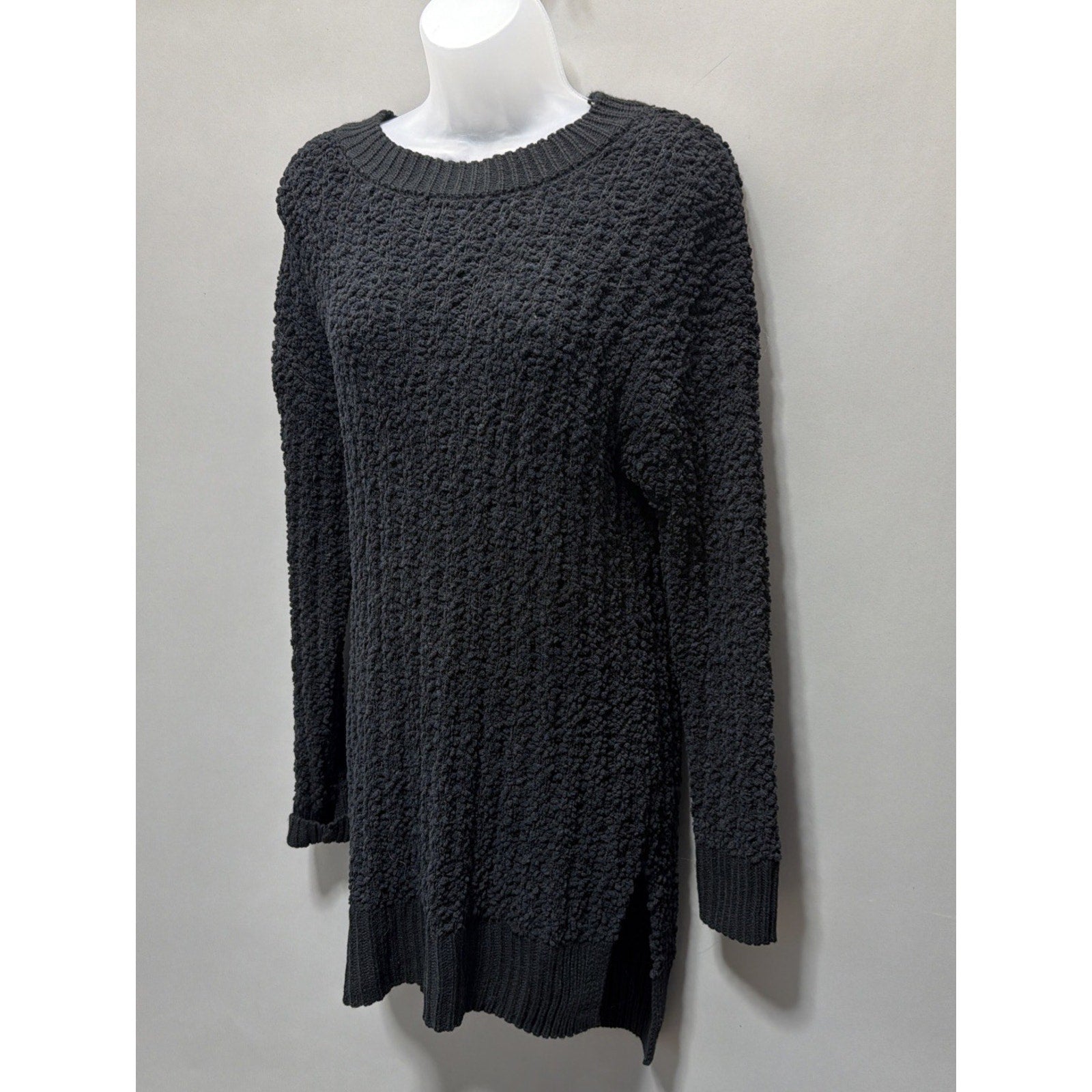 Zenana Premium Ladies Size M Black Long Sleeved Tunic Sweater NWT Minimalist