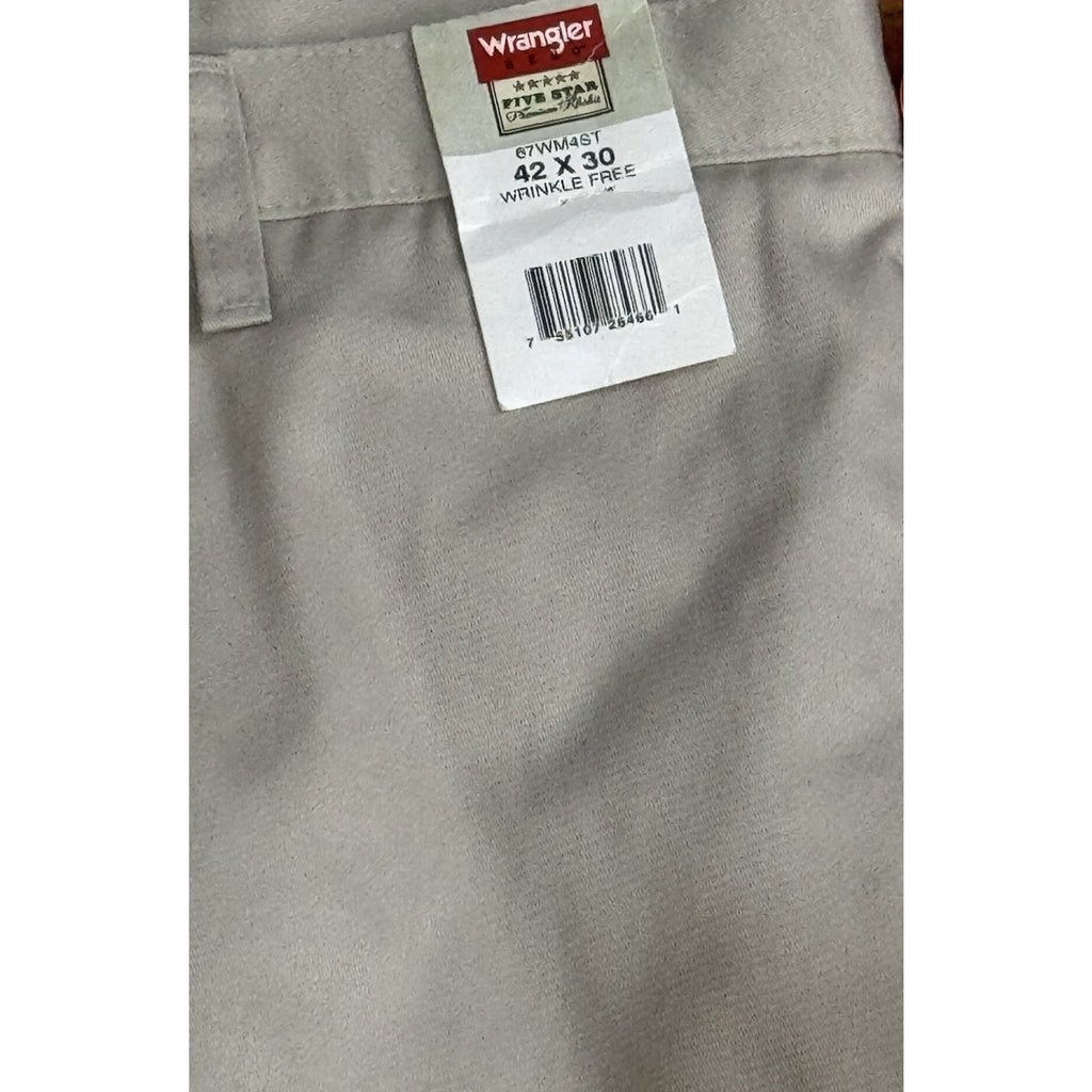 Wrangler Hero Pleated Khakis Wrinkle Free Mens 42 x 30 Beige Super Soft