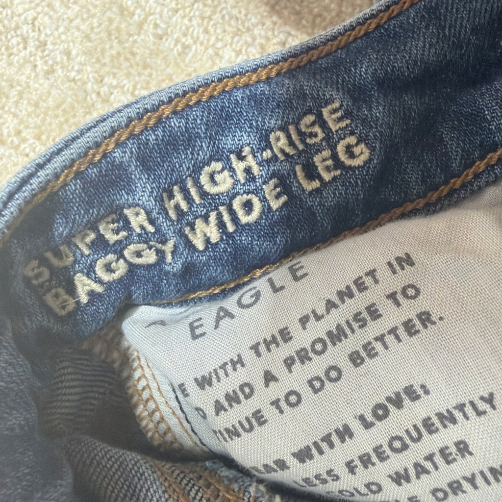 American Eagle Super High Rise Baggy Wide Leg Distressed Jeans Size 2 / 27x31