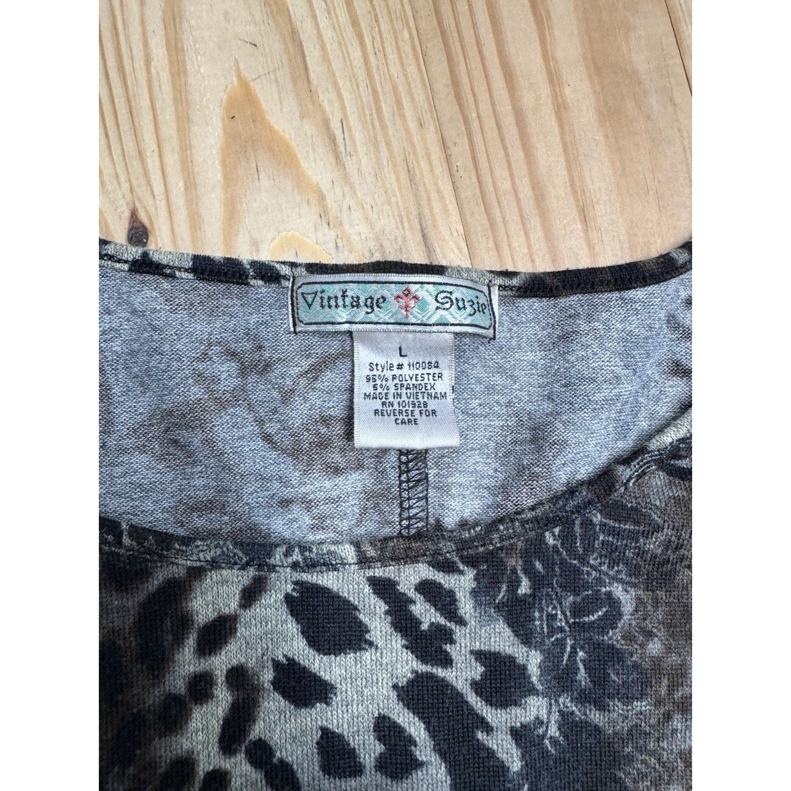 VINTAGE SUZIE Animal Print Cowl Neck Blouse Green Size Medium Lightweight Casual
