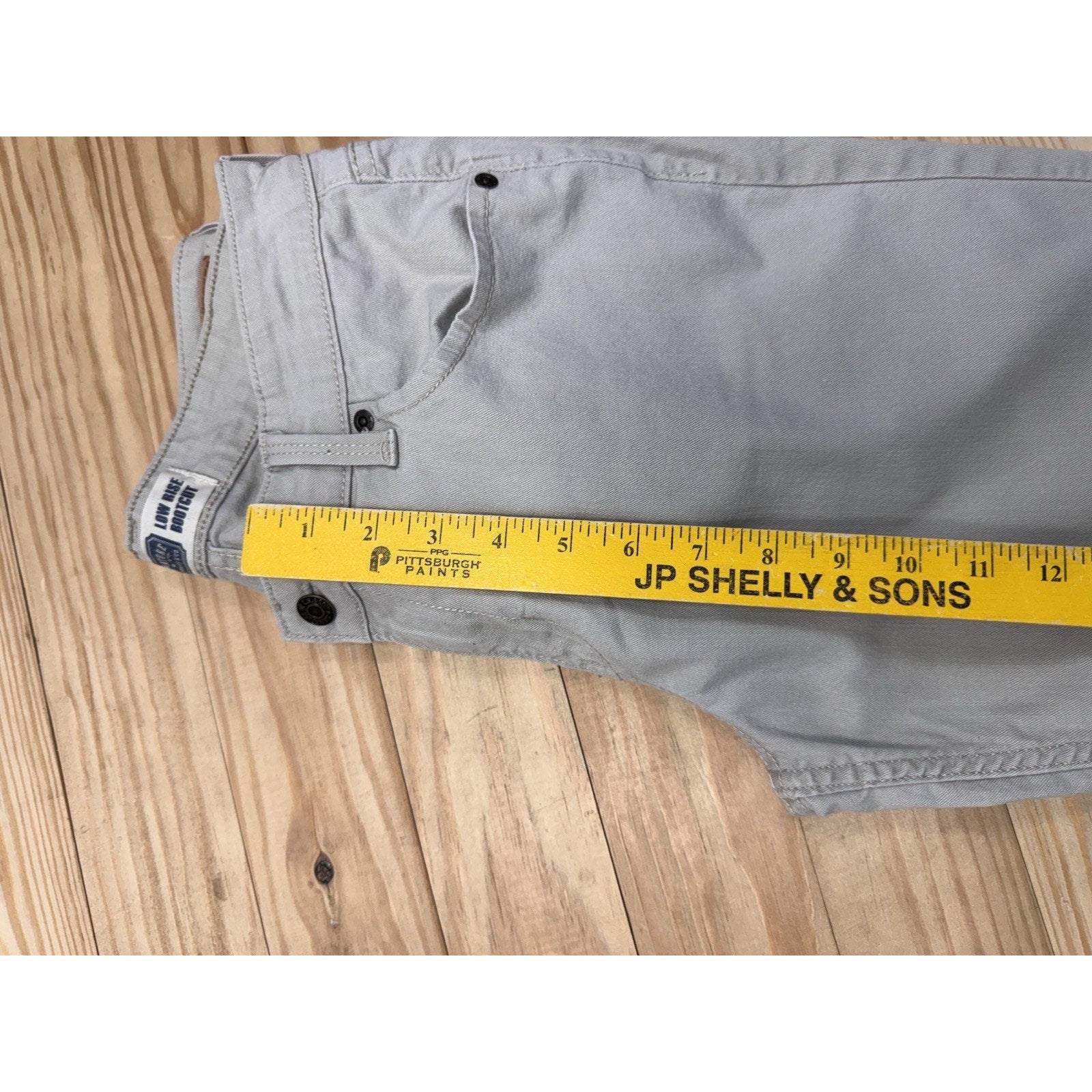 Levis Signature Jeans Low Rise Boot Cut sz Misses 10 Short Beige Stretch Denim