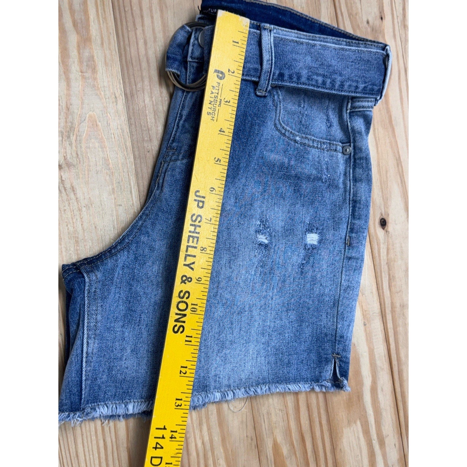 Women Signature Studio Belted Blue Denim Shorts MidRise Sz 4