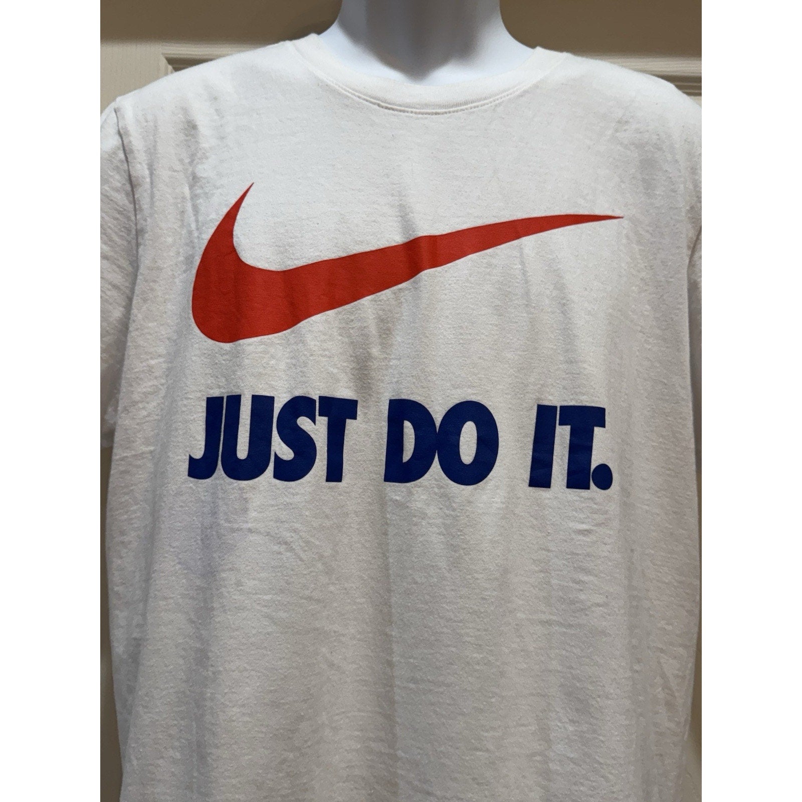 Nike Men's White "Just Dot It" Retro Short Sleeve Crew Neck Tee Size Medium