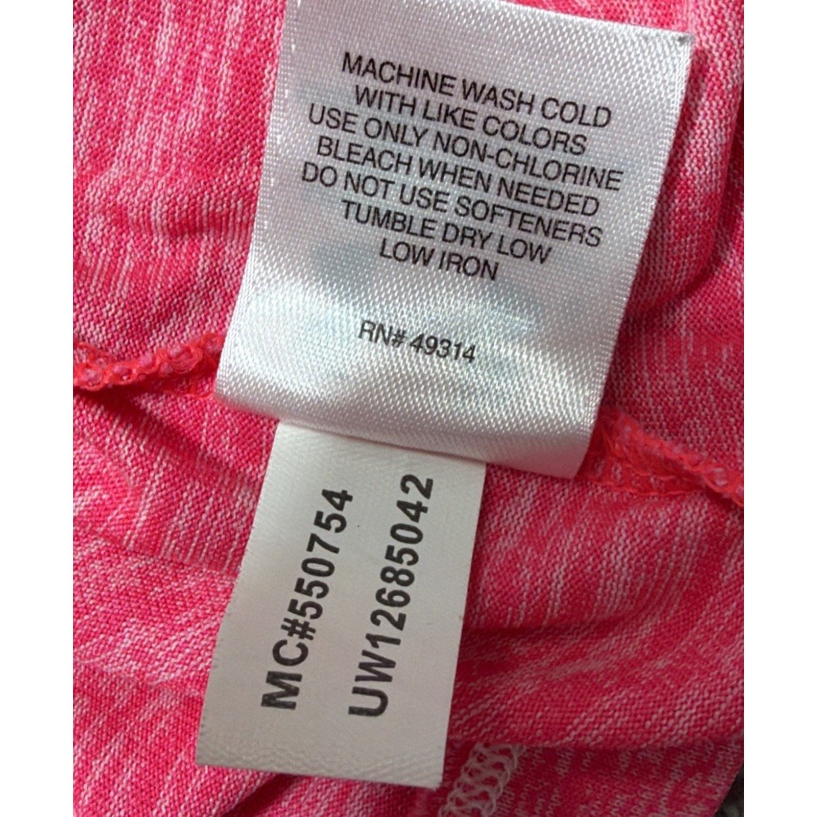 Under Armour Women's Semi Fitted Pink HeatGear Long Sleeve 1/2 Zip Pullover Sz S