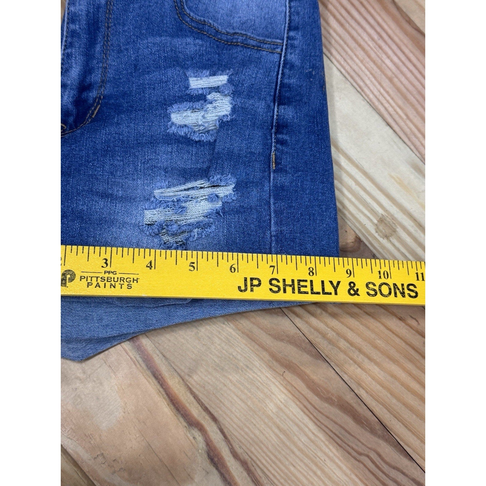 Rue 21 CURVYHIGH-RISEROLL CUFF SHORTIE Juniors Size 0 (waist 26")