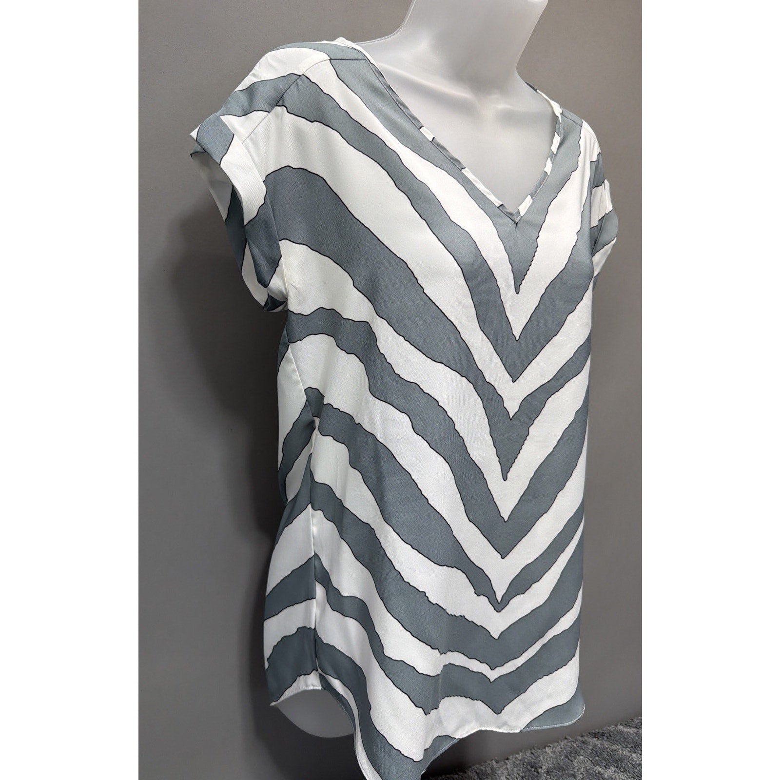 Express Woman’s Size S Zebra Print Short Sleeve Blouse Shirt Career Casual Date
