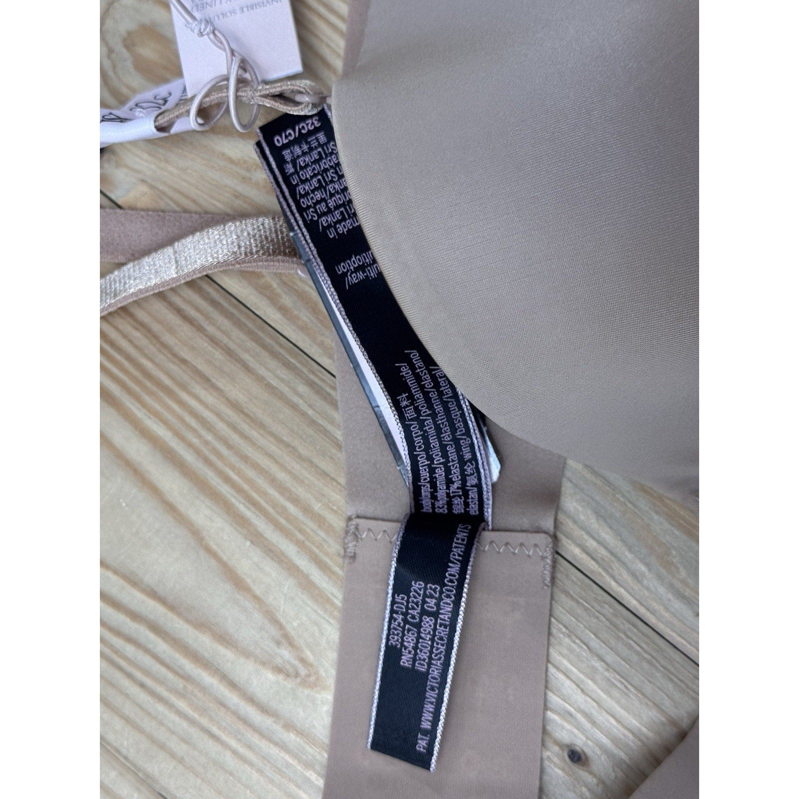 Victoria's Secret Ivory BARE Invisible Solutions Lightly Lined Bra Size 32C