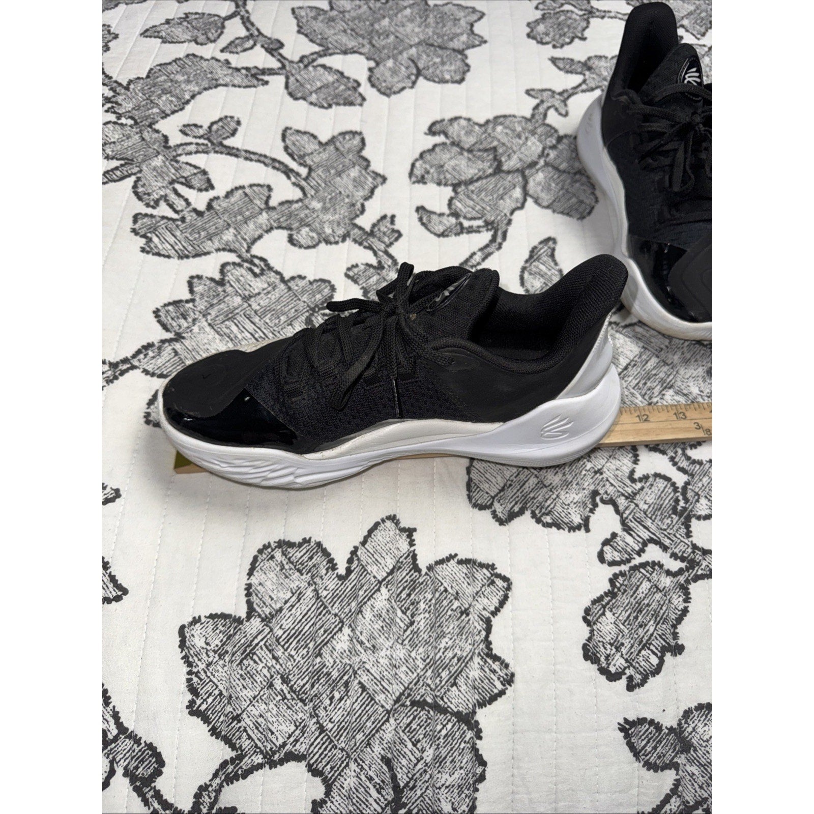 UnderArmour Curry Basketball Shoe 3026736-104 Men’s 6.5 Women’s 8