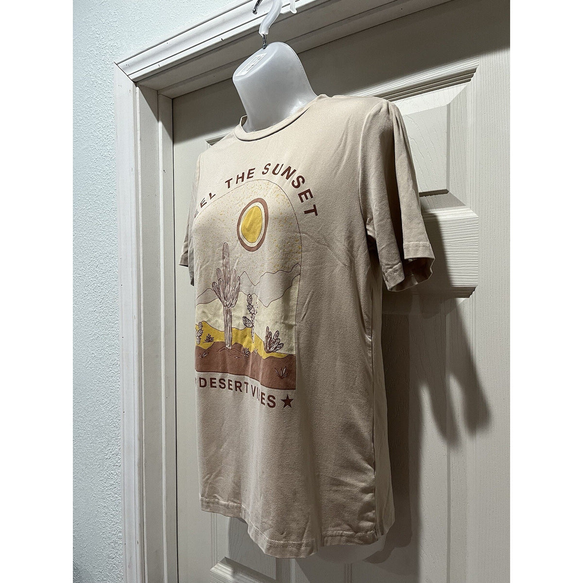 Polagram "Feel The Sunset" Graphic Beige Unisex T-Shirt Size Small Desert Vibes