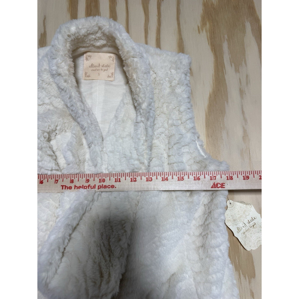 Altar’d State Faux Fur Vest Womens Small Ivory Cream Open Front Cozy Soft Boho