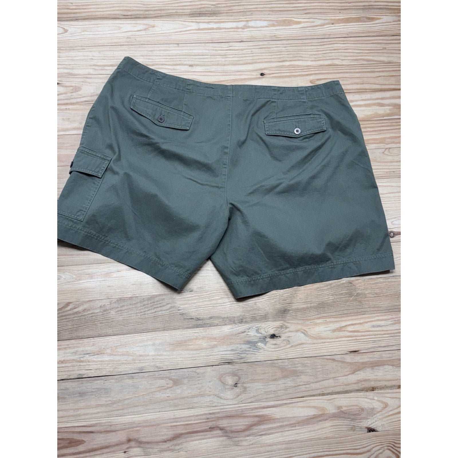 Dress Barn Green Flat Front Stretch Short Women’s Size 24W