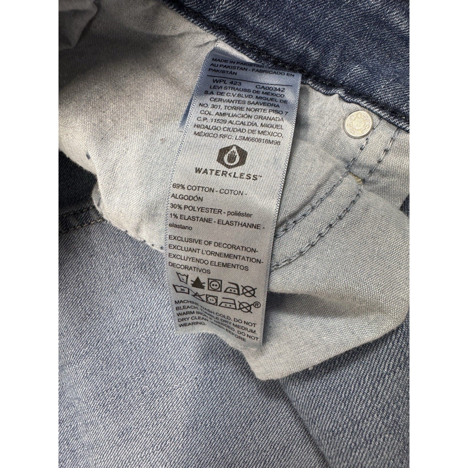 Levi Straus Signature Jean Shorts Women’s Plus Size 26W 45 Waist