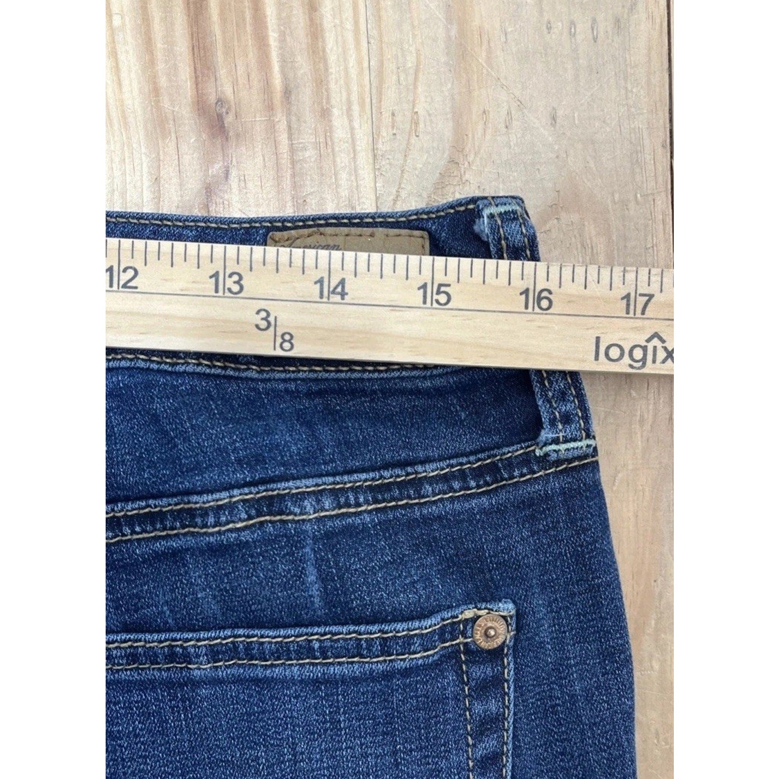 American Eagle Boy Fit Jeans Womens Sz 10 Medium Wash Mid Rise Denim Stretch