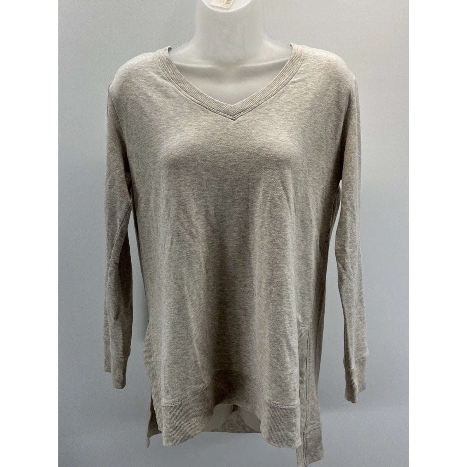 Chicos Zenergy Grey Long Sleeve Tunic Sweater V-Neck Relaxed Flowy Womens 0 S