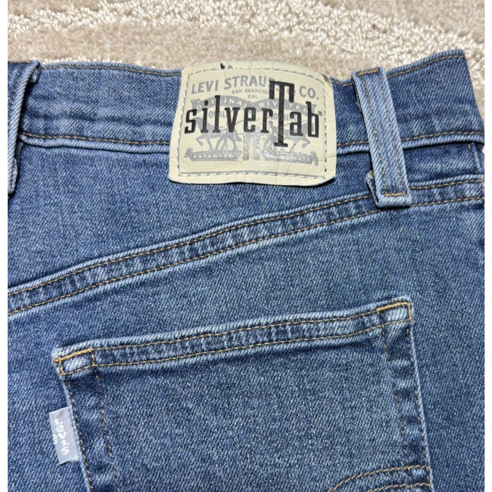 Levi’s Silver Tab Mom Jeans Women’s Size 28x27L Med Wash High Rise Denim