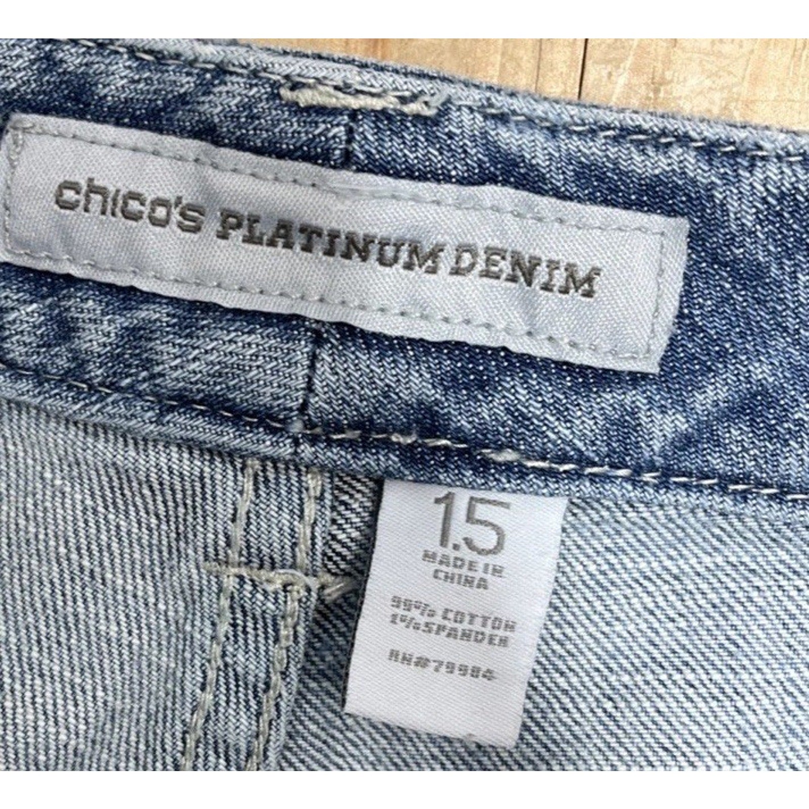 Chico’s Platinum Jeans Ultimate Fit Slim Leg Crop Size 1.5 Blue Cotton Blend