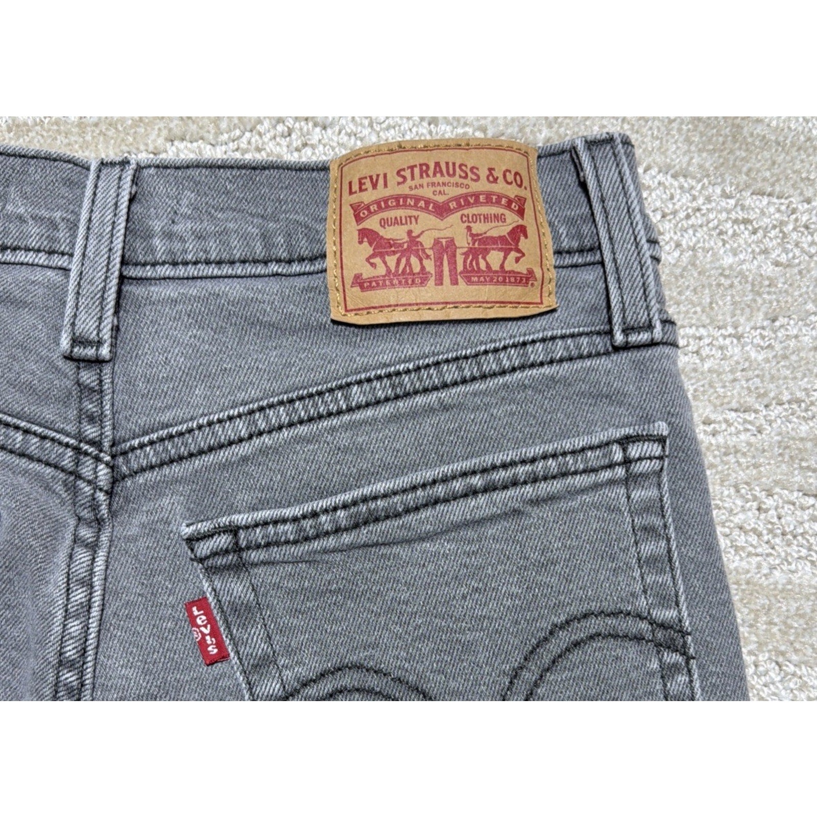 Levi's Women’s Jeans Wedgie Straight Size 26x27 Gray Denim Button Fly NWOT